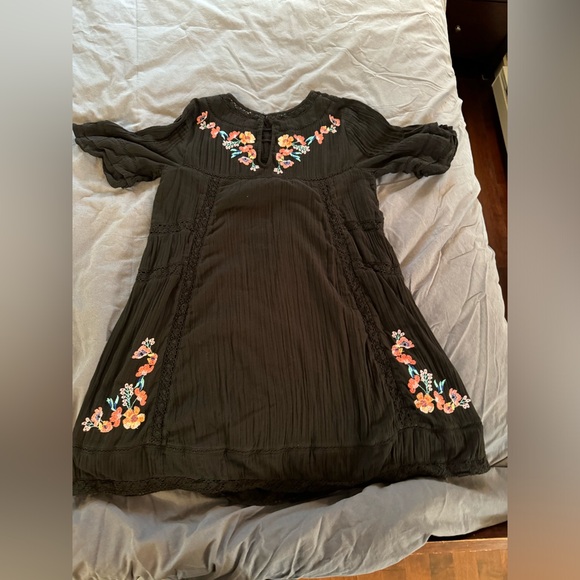 FREE PEOPLE BLACK Small perfectly Victorian embroidered dress.
#221 - Picture 6 of 12
